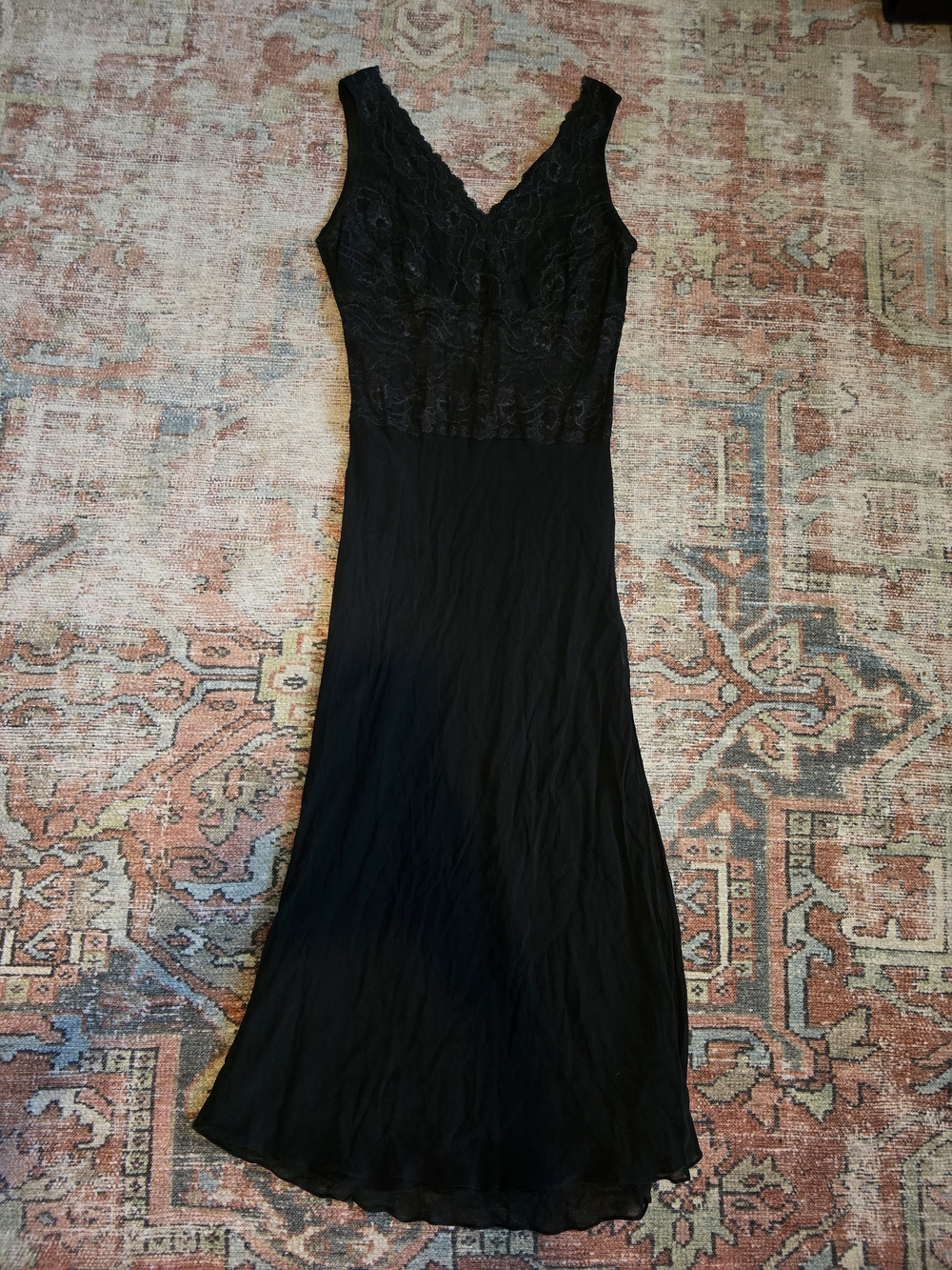 Vintage Elegant Black Lace V-Neck Women’s Nightgown